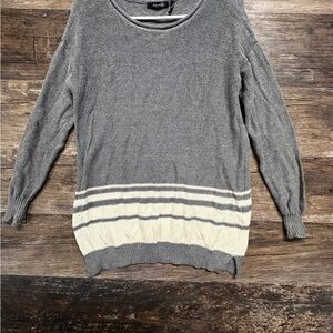 Daisy Fuentes Gray and Cream Sweater